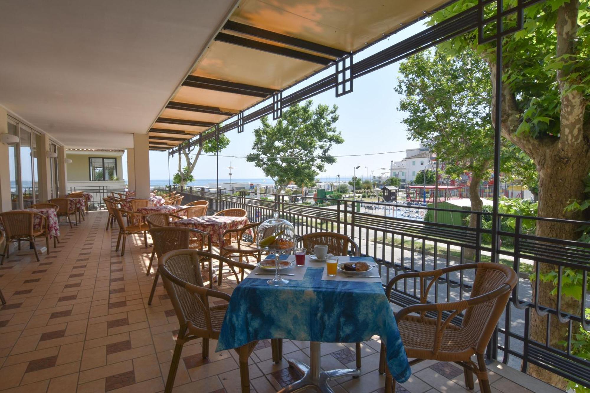 Hotel Bristol ميسانو ادرياتيكو المظهر الخارجي الصورة
